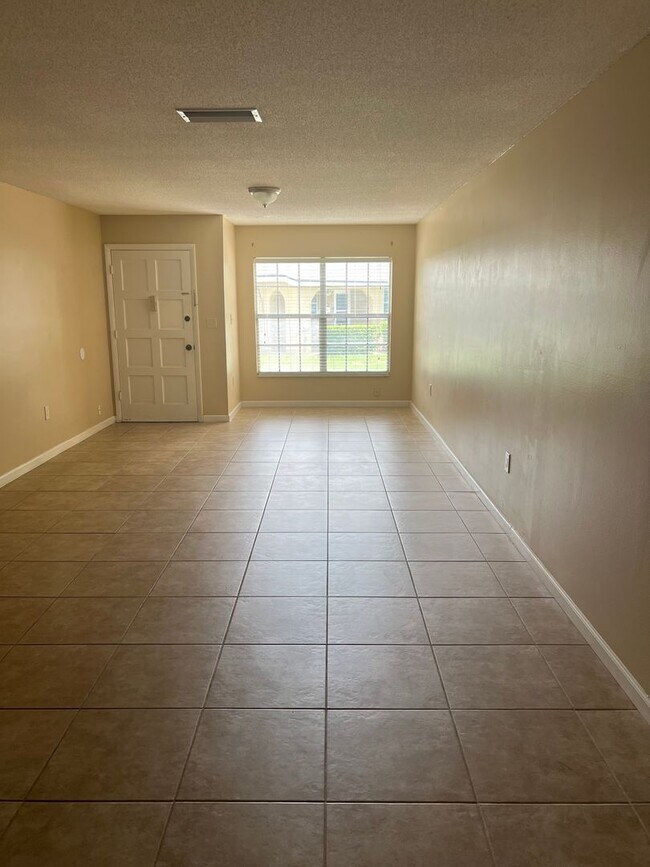 Foto del edificio - 1/1 Condo in Summit Village Casselberry