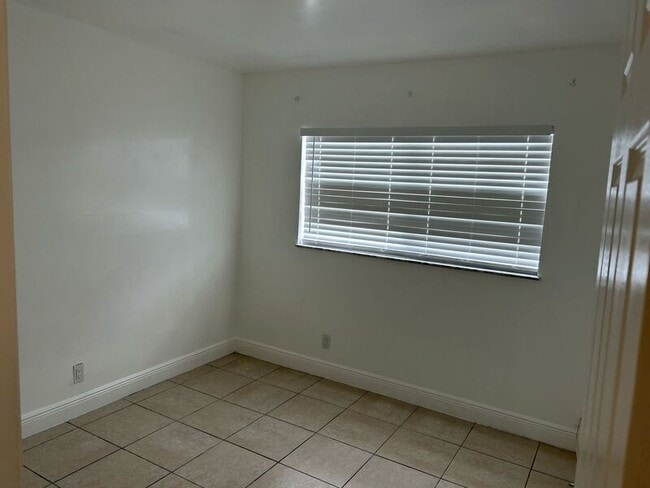 Building Photo - 401 SW 13th Pl
