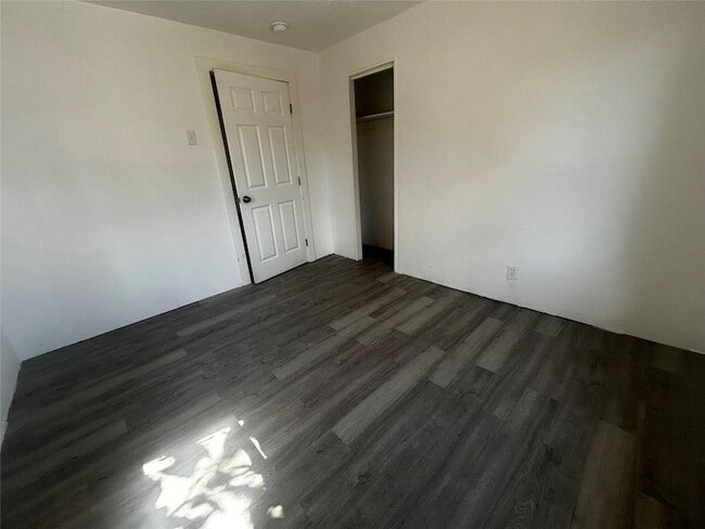 Building Photo - 516 S 11th St