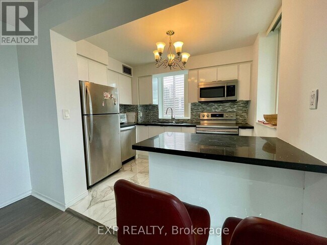 Photo du bâtiment - 8 Pemberton Ave