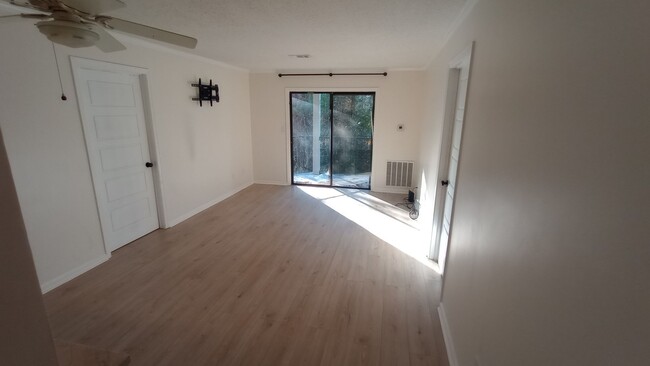 Foto del edificio - Remodeled 2 bed 2 bath Condo on Campus