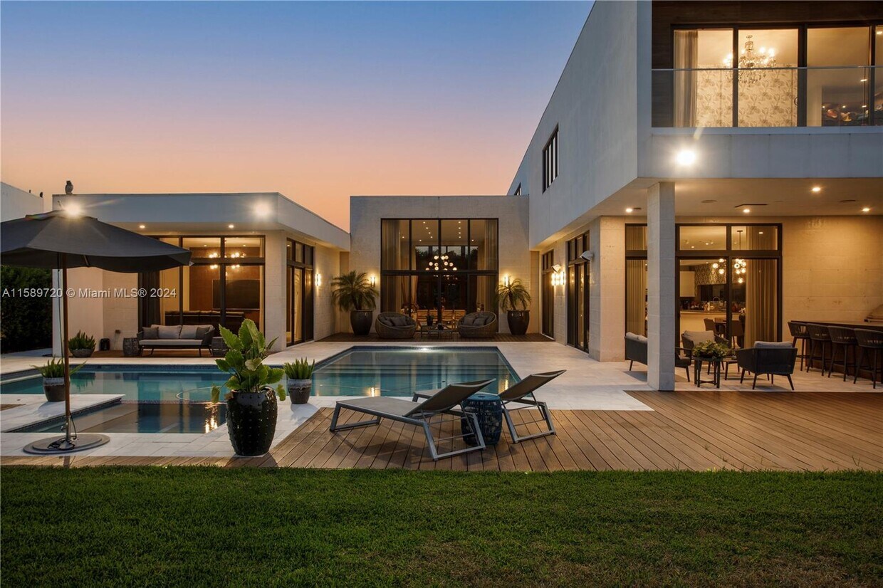 Primary Photo - 16509 Botaniko Dr N