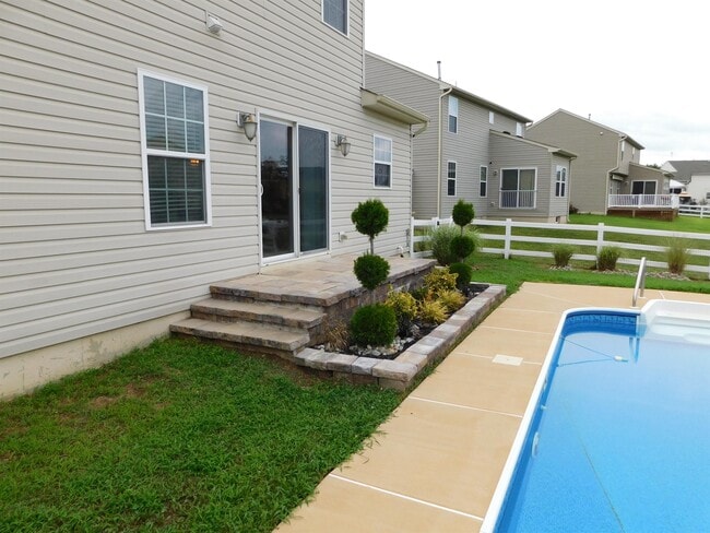 Building Photo - 104 Pebble Creek Dr