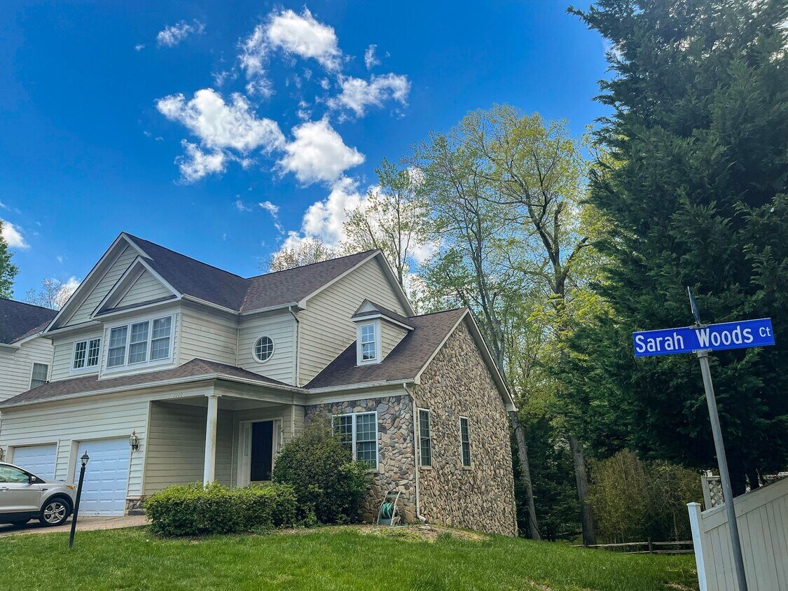 Building Photo - Stunning and Spacious 5 Bed 4 Bath Colonia...