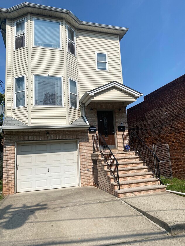 exterior - 399 New St