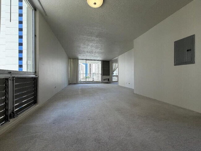 Foto del edificio - To register for the showing time below, note the 4 digit code: 3772 and click "APPLY NOW."(mobile...