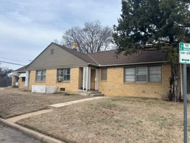 Building Photo - 4818 E English St