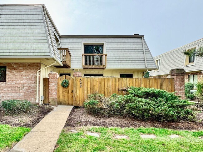 Foto del edificio - READY 06-11-26!! Fantastic Condo By The Beach! Fenced Patio - All Appliances - Community Pool!