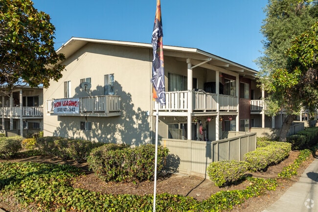 Building Photo - Baywood Apartments