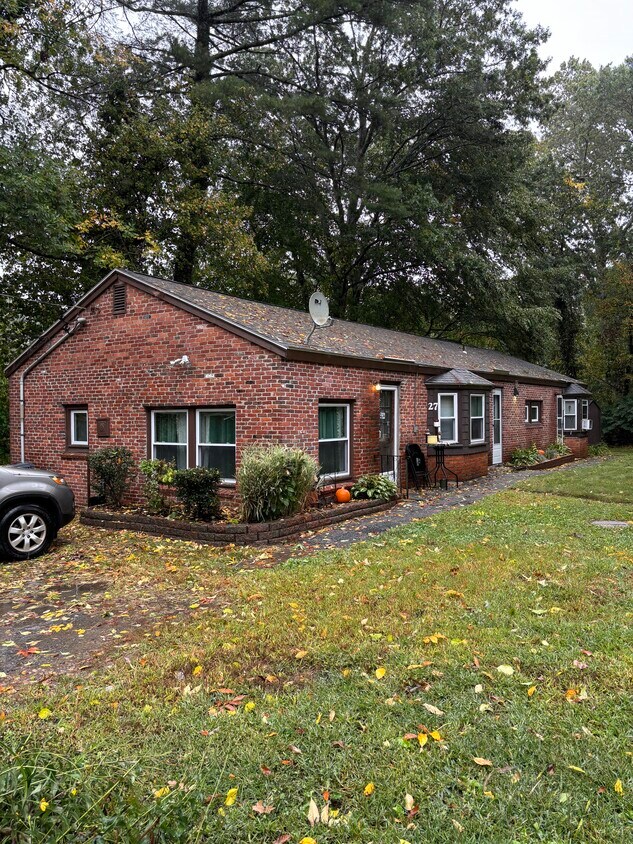 Building Photo - 27 Woodman Ter