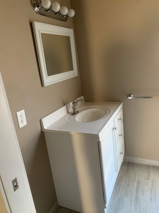 Building Photo - 342 E Bald Eagle St