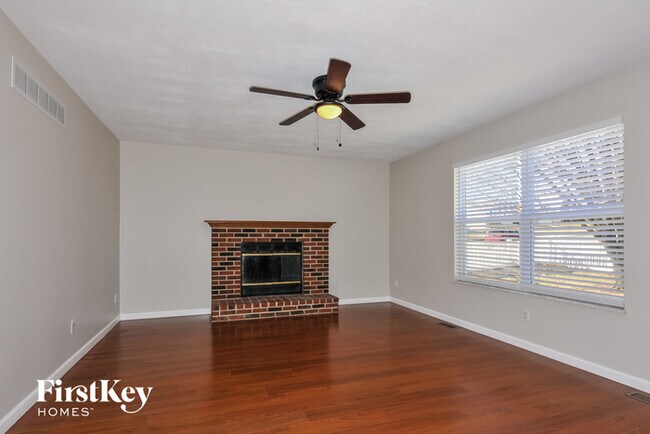Foto del edificio - 901 Lands End Cir
