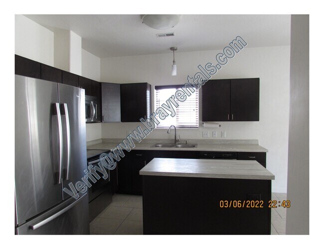 Building Photo - 391 Green River Dr