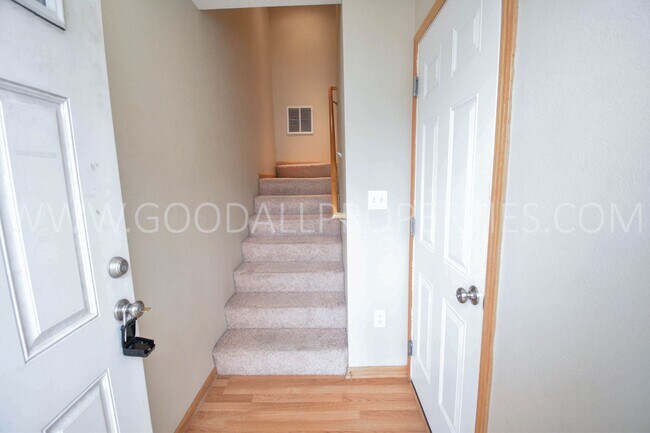 Foto del edificio - 2 Bedroom, 2.5 Bathroom Townhome with two ...
