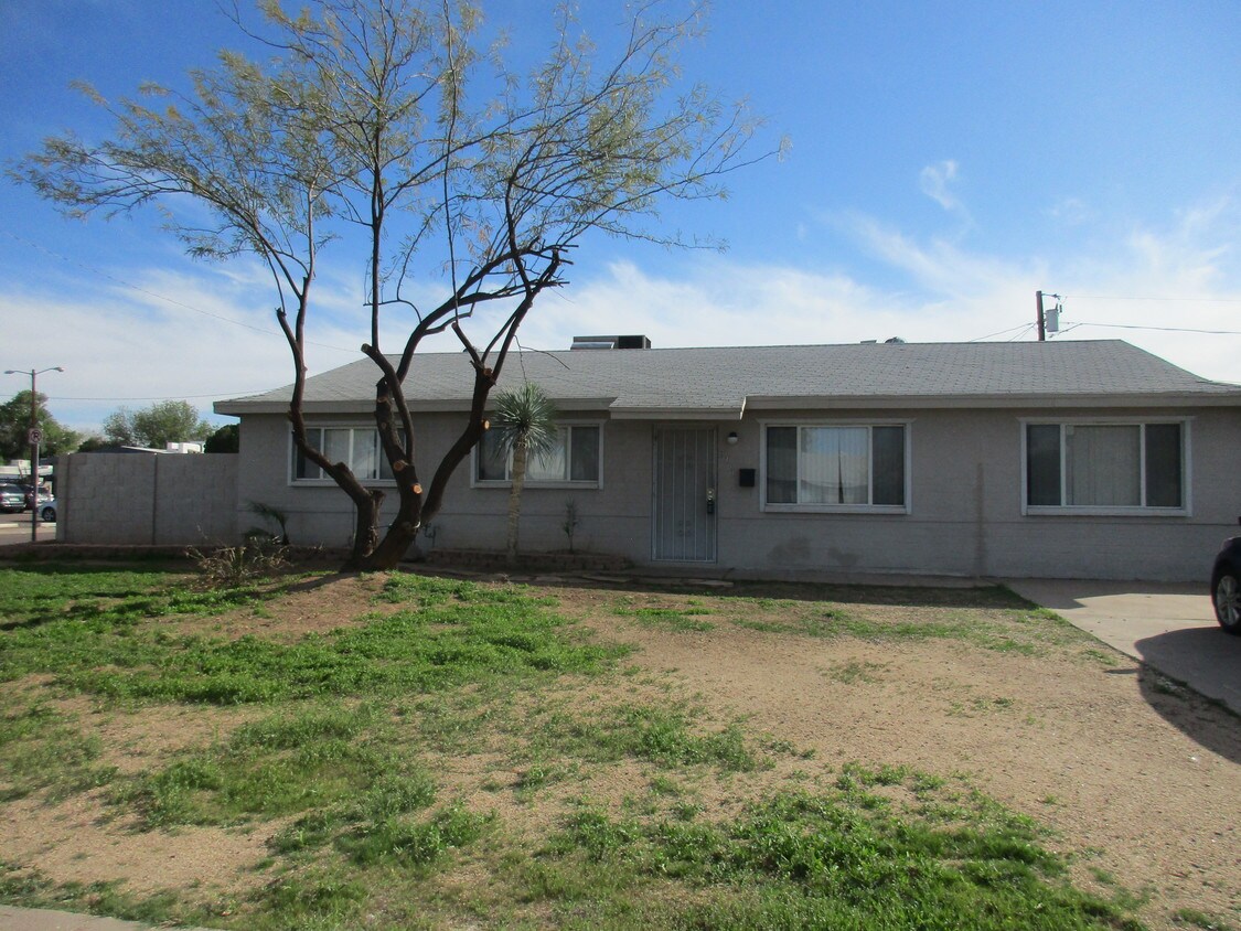 Primary Photo - 3301 W Sweetwater Ave