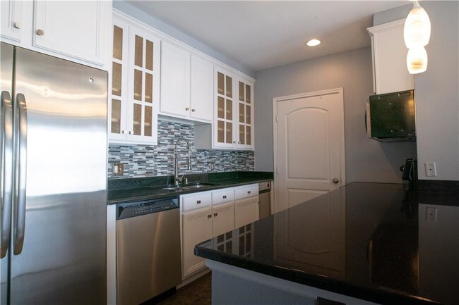 Building Photo - 3225 Turtle Creek Blvd