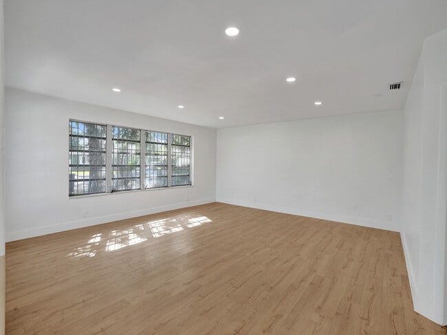Building Photo - 1645 NW 131st St