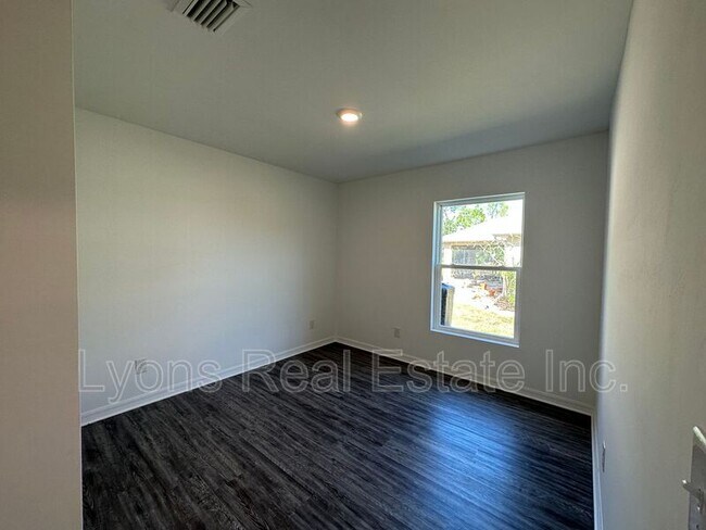 Foto del edificio - 3455 Nashville Ln