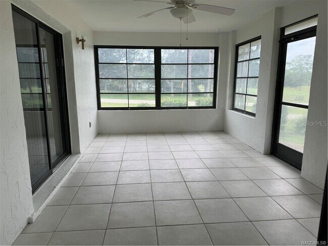 Foto del edificio - 461 E Gilchrist Ct