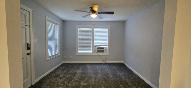 Building Photo - 1 bed/1 bath backhouse near TCU