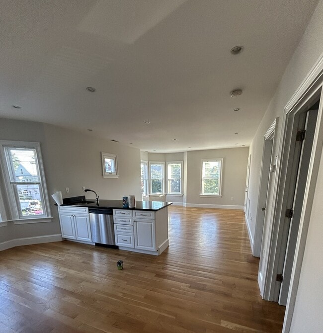 Building Photo - 57 Greenleaf Ave