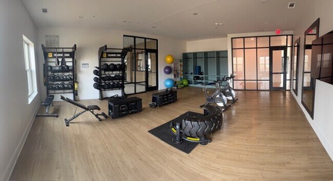 Foto del edificio - 853 Saddle Ridge Rd