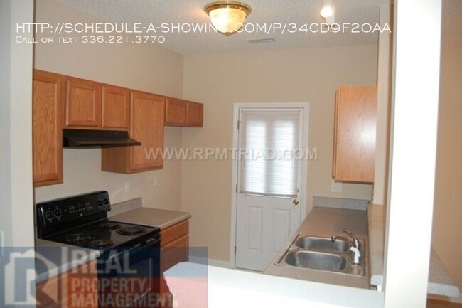 Building Photo - Charleston Style Home in Planned Community