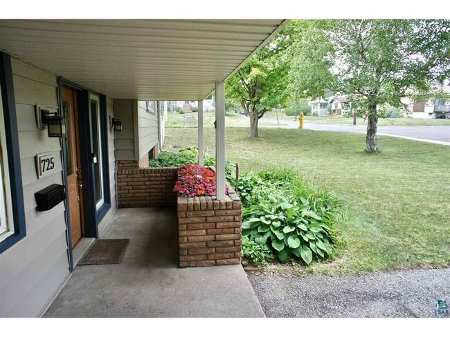 Building Photo - AVAILABLE NOW - 4 Bedroom, 2 Bath with a F...