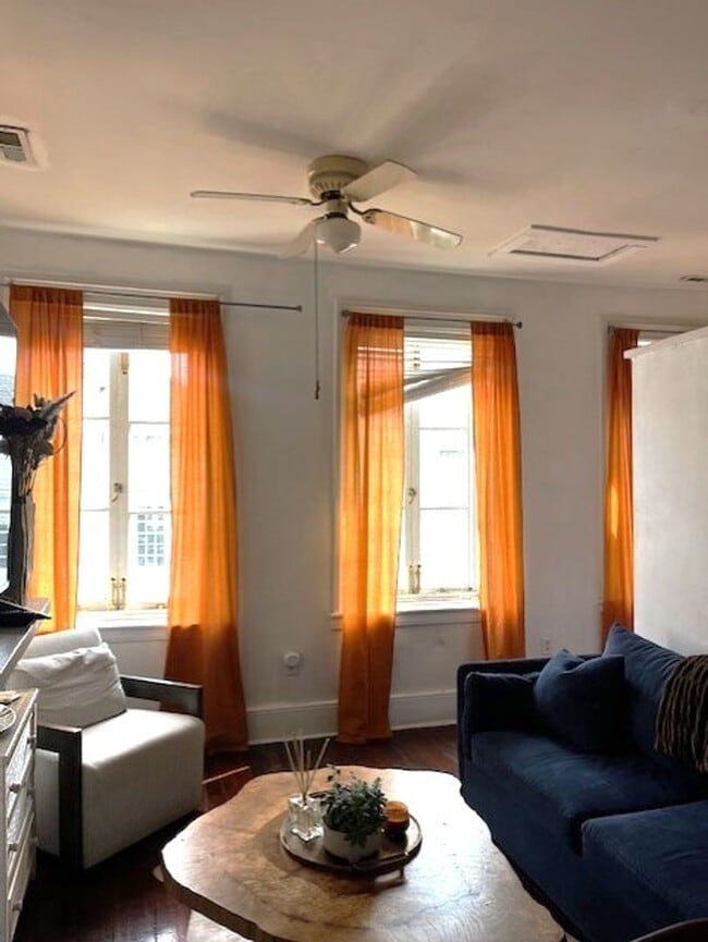 Building Photo - 333 King St