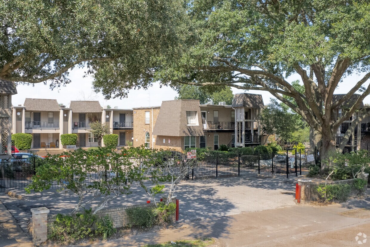 Foto principal - Braeswood Park Condominiums