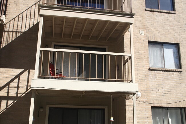 Building Photo - 3500 Tangle Brush Dr