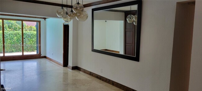 Building Photo - 4 br, 3 bath House - 5861 SW 12th St # 5861