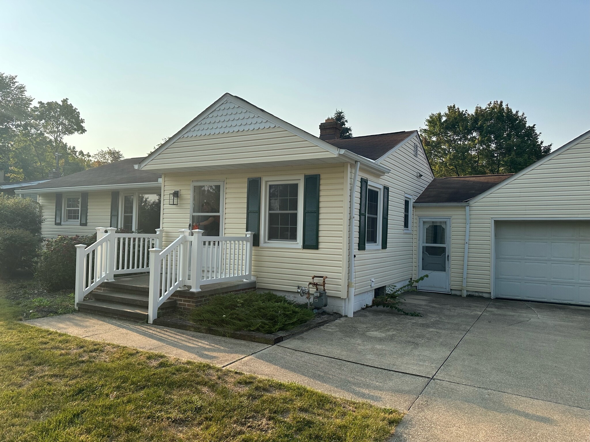 38522 Rogers Rd Willoughby Hills, OH 44094 – photo 1 of 26