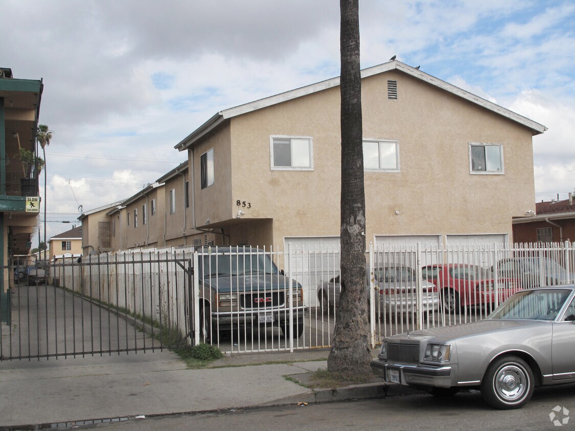Foto principal - 851 W 81st St