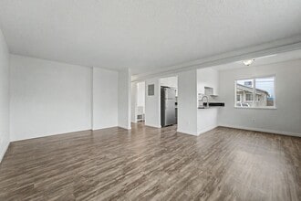 Building Photo - 338 Teegarden Ave