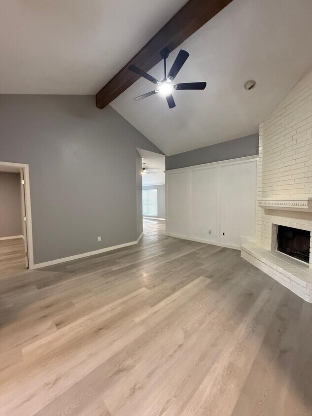 Foto del edificio - 1019 Western Springs Dr