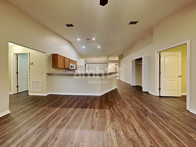 Foto del edificio - 2961 Golden Pond Blvd