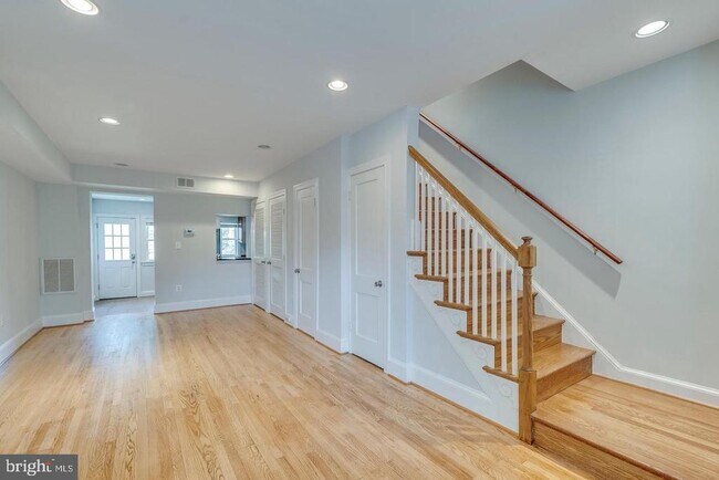 Building Photo - 436 20th St NE