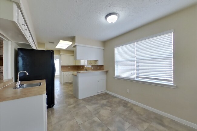 Building Photo - 1838 Turtle Creek Dr