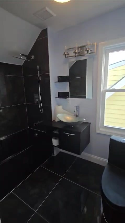 Building Photo - 16 Momm Ct