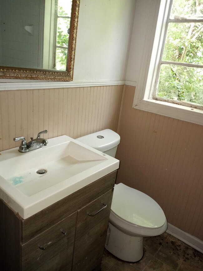 Foto del edificio - 304 Lawrence Rd