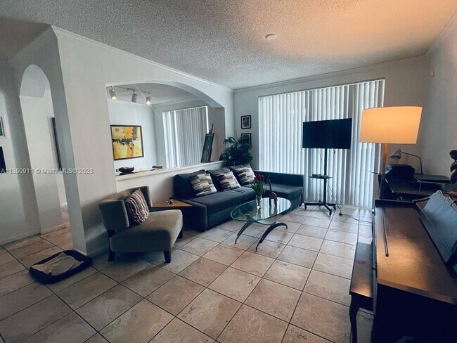Foto del edificio - 17125 N Bay Rd
