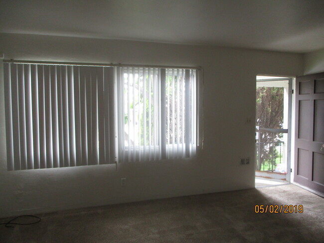 Building Photo - 2112 Thomas Ave