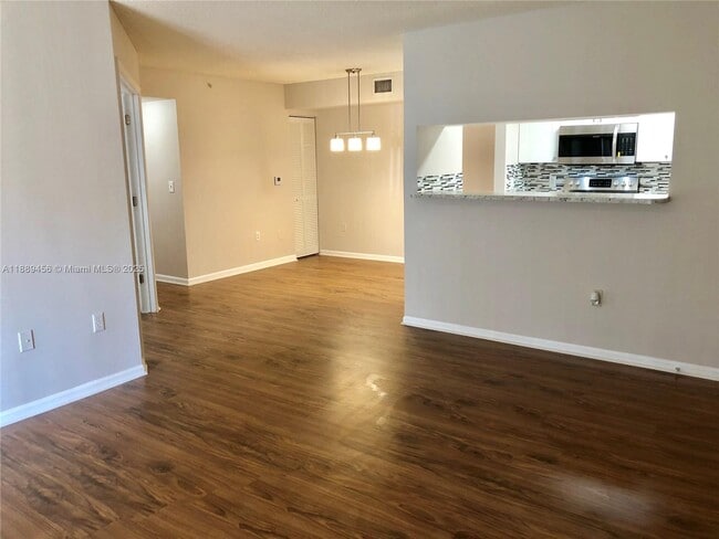 Foto del edificio - 4852 N State Rd 7