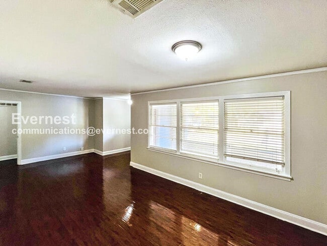 Building Photo - SPECIAL PROMOTION! 3 Bed, 2 Bath Home with Carport / Pet-Friendly / Available Now!