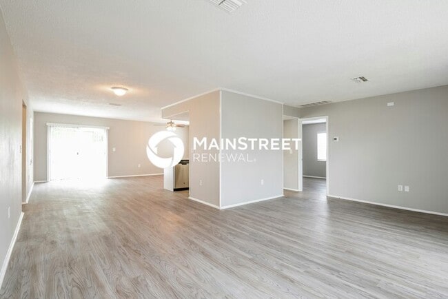 Building Photo - 3 Bedroom Pet-Friendly Home in Spring Hill, FL with Main Street Renewal