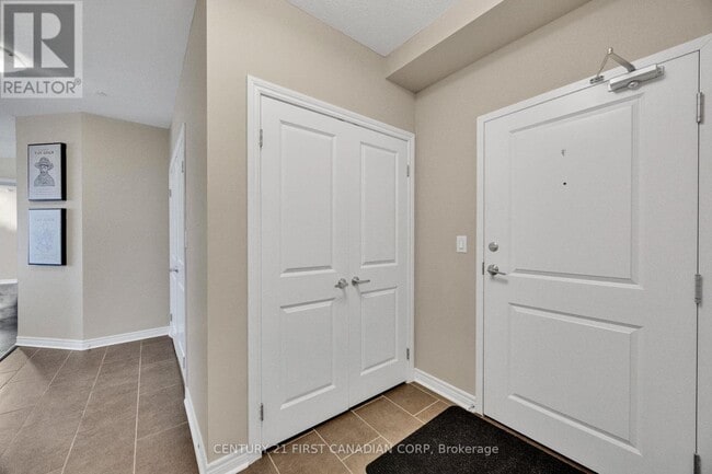 Building Photo - 330 Ridout St S