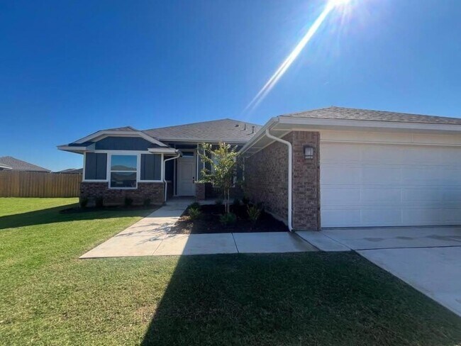 Building Photo - Beautiful 3 Bed Home in The Grove | Move-In Ready