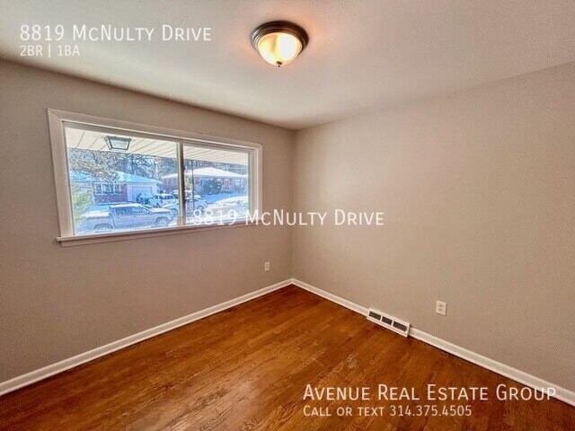 Foto del edificio - 8819 McNulty Dr