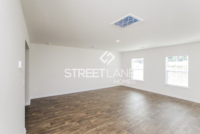 Building Photo - Now offering $1500 off first full month!